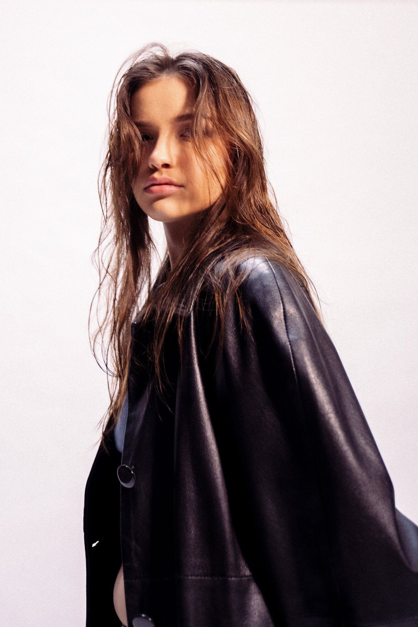 Editorial: Model im Ledermantel